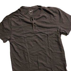 GAP men’s 3 button Henley short sleeved